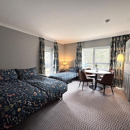 Hilton Cobham Hotel Cobham  Exterior photo