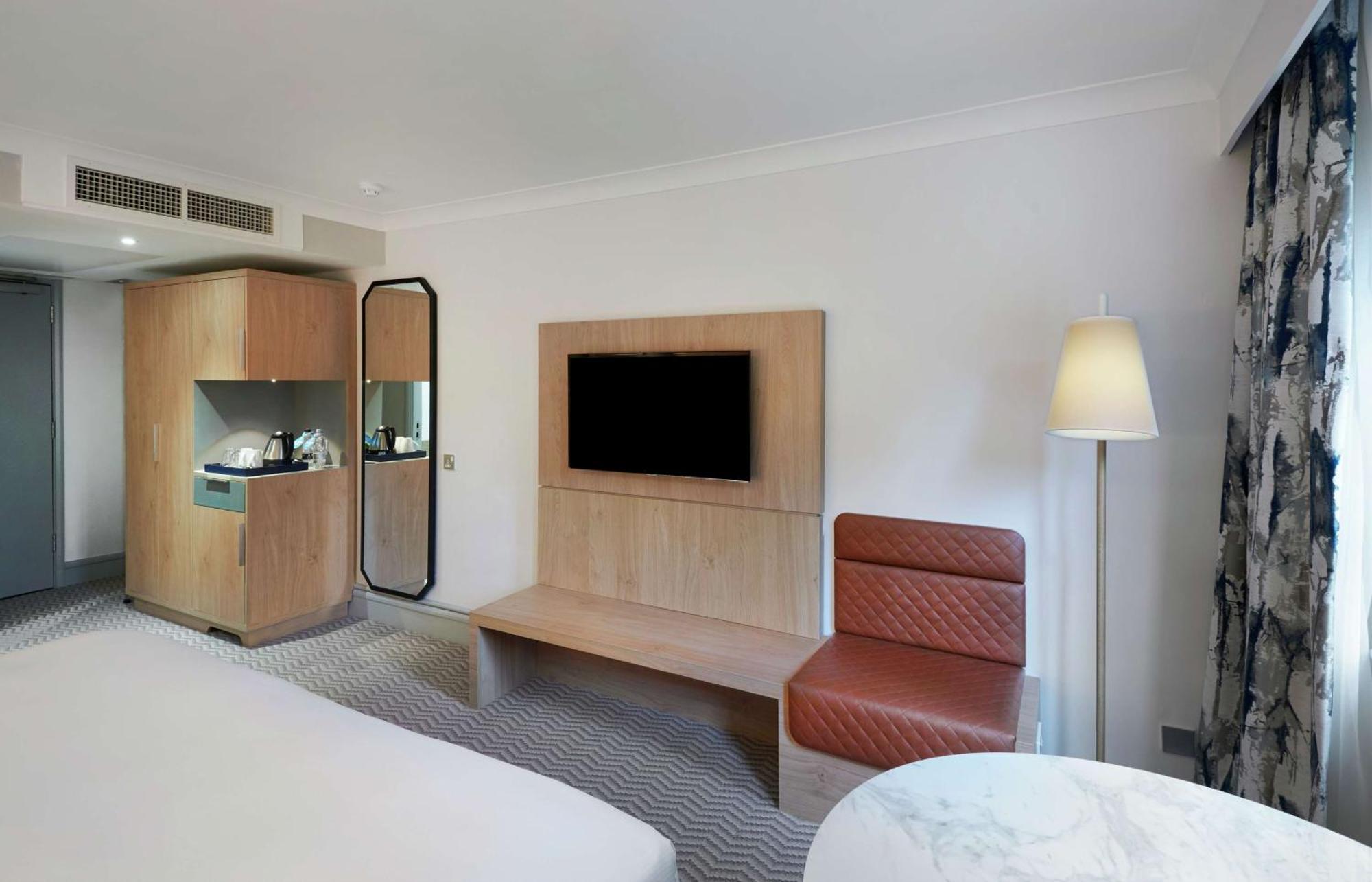 Hilton Cobham Hotel Cobham  Exterior photo