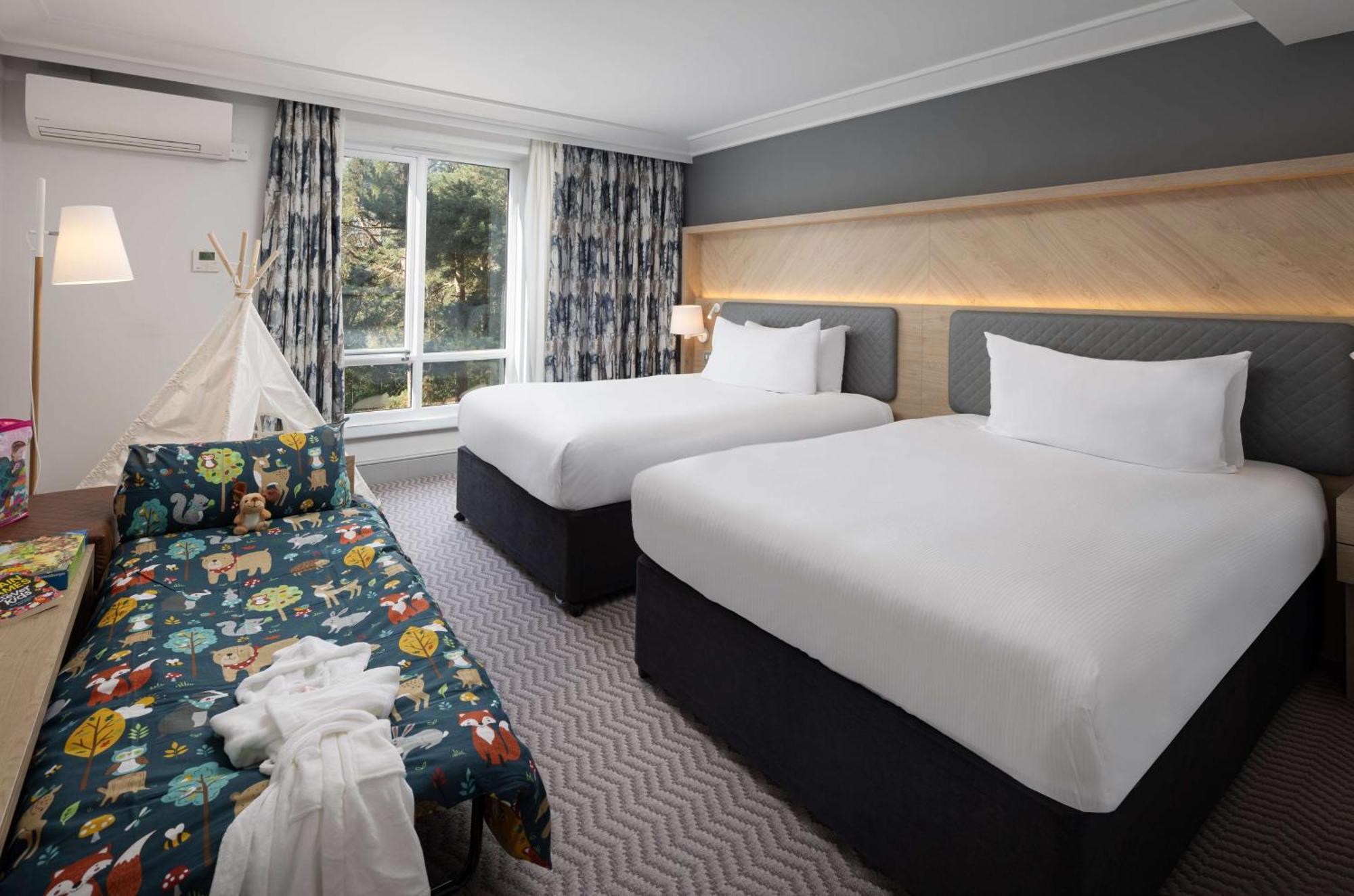 Hilton Cobham Hotel Cobham  Exterior photo