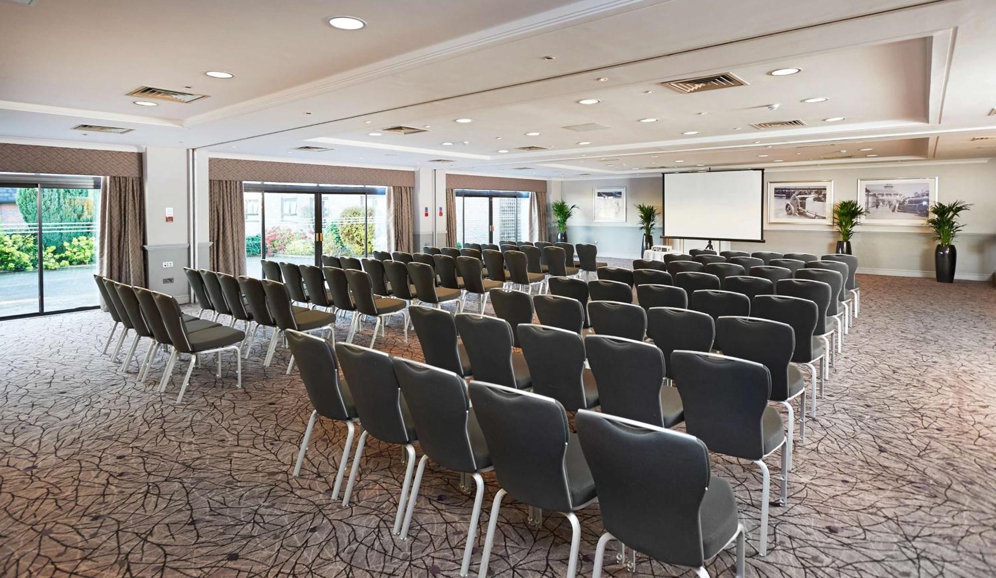 Hilton Cobham Hotel Cobham  Exterior photo